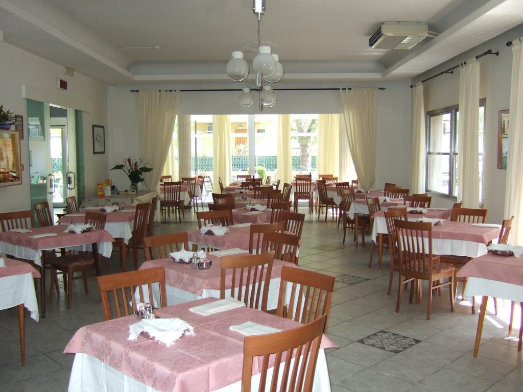 Hotel Costanza Cesenatico Exterior foto
